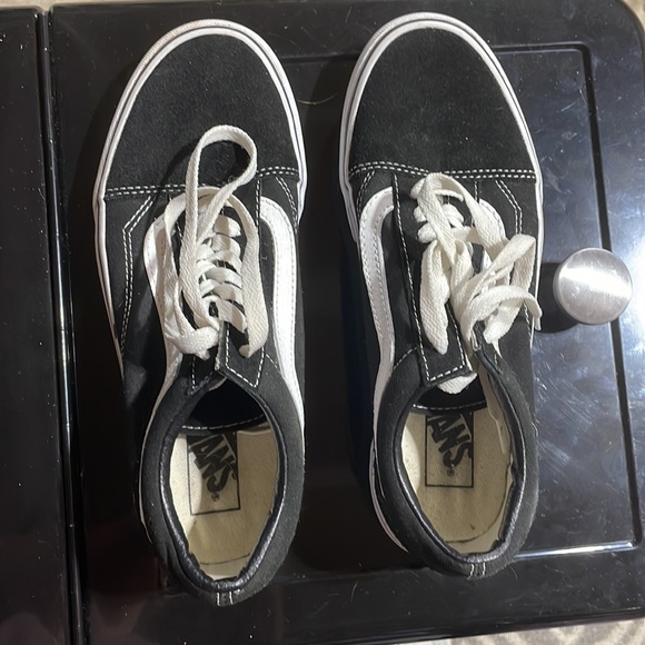 Black Old-Skool Unisex Vans - Picture 2 of 3